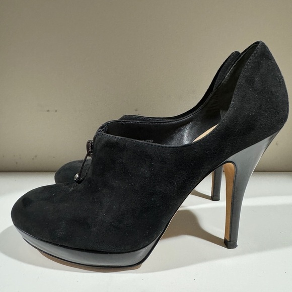 Suede!  Gorgeous Black Suede Via Spiga Heels - Sz 6 - Picture 4 of 6